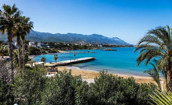 Girne Kervansaray Plajı
